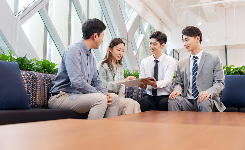 青年夫妻保險(xiǎn)投資咨詢與合同簽訂指南